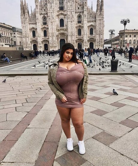 Yuval 裸のスター 写真