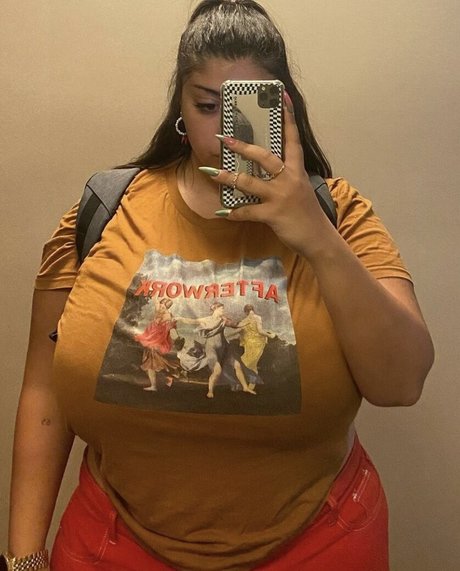 Yuval ヌードのポルノスター 写真