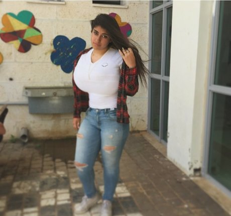 Yuval アートモデル 写真