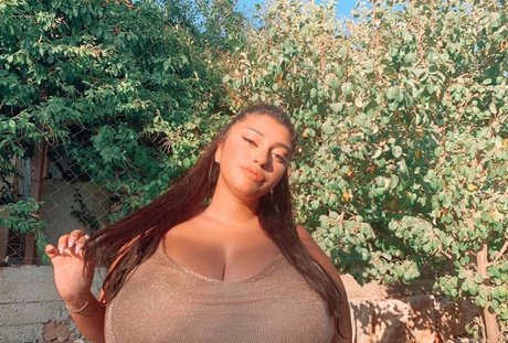 Yuval トップモデル 写真