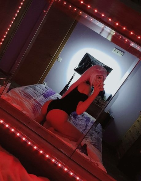 ビキニファックオンリーファンズ セクシーヌード 画像