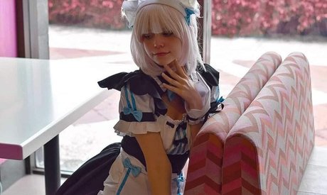 オンリーファンズで セクシーヌード 写真
