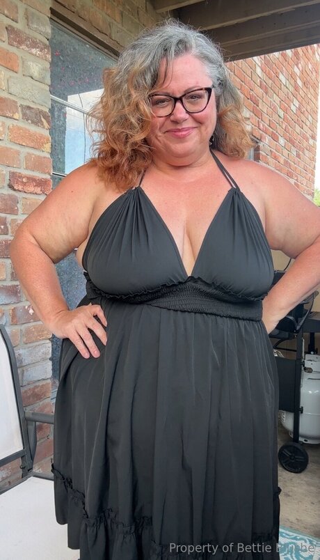 ブラックマジックオンリーファンズ セクシーヌード 写真