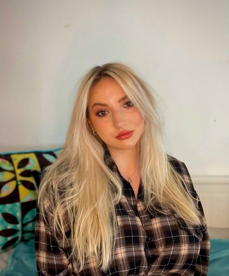 フェラチオ アジア人 オンリーファンズ セクシーヌード 写真