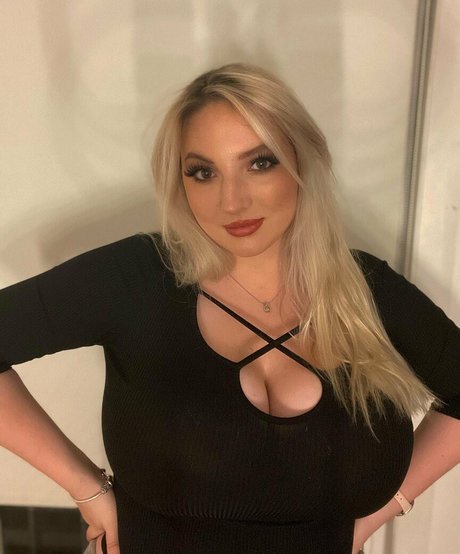 オンリーファンズを舐める セクシー裸 写真