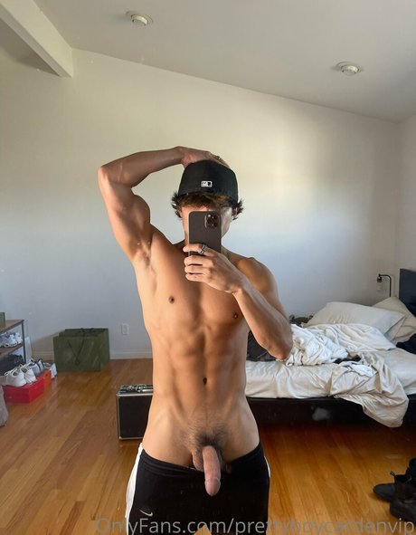 ギャングオンリーファン ポルノ 画像