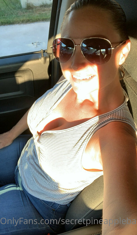 secretpineapplebabe 裸のモデル 写真