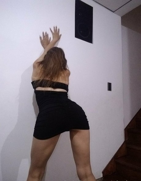 olesiana top profile image