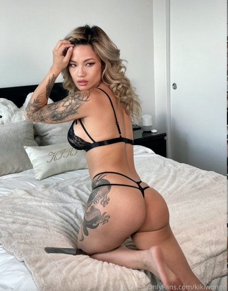 巨乳ソロオンリーファンズ セクシーヌード 画像