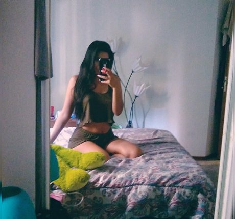 トランスティーンオンリーファンズ 美しい裸 写真