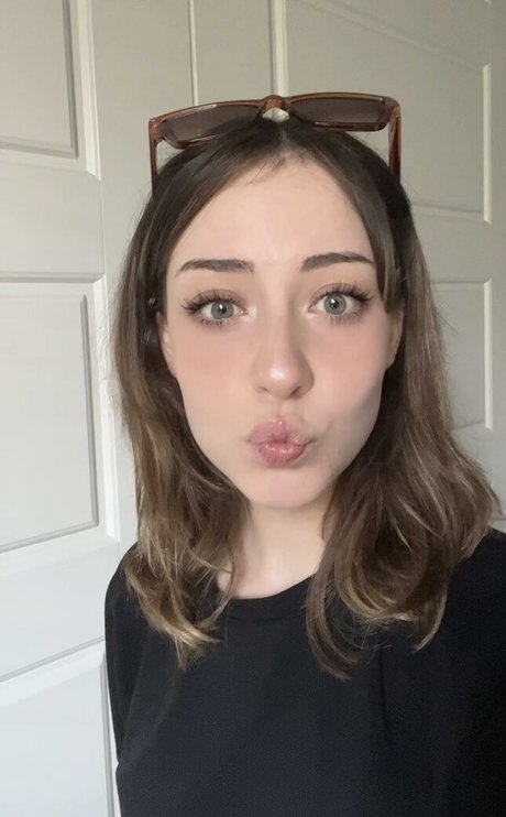 Kelsey Grzybowski ポルノモデル 写真