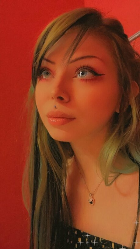battydoll エロティックなスター 写真