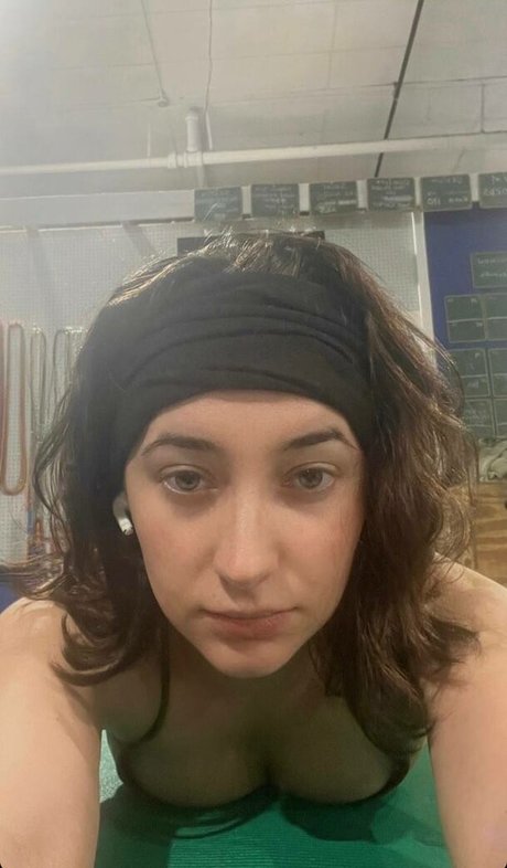 Kira Schmitt セクシーなポルノスター 画像