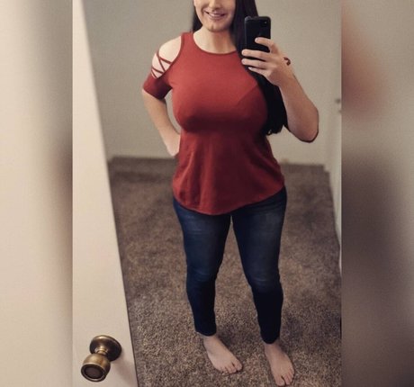 ThighHiBby top profile image