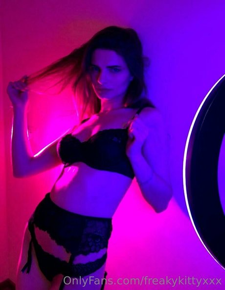 freakykittyxxx モデル 画像