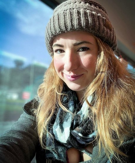 Krisea Marina スター 裸 画像