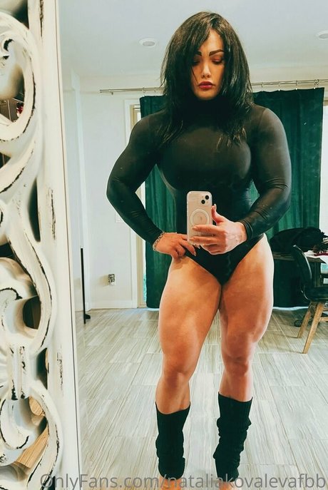 nataliakovalevafbb ポルノスター アート 画像