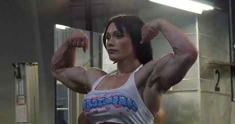 エボニーサマーオンリーファンズ セクシーヌード 写真
