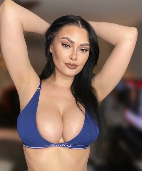 Michelleyroo エロティックなモデル 写真