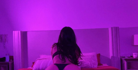 carlyyashira top profile image