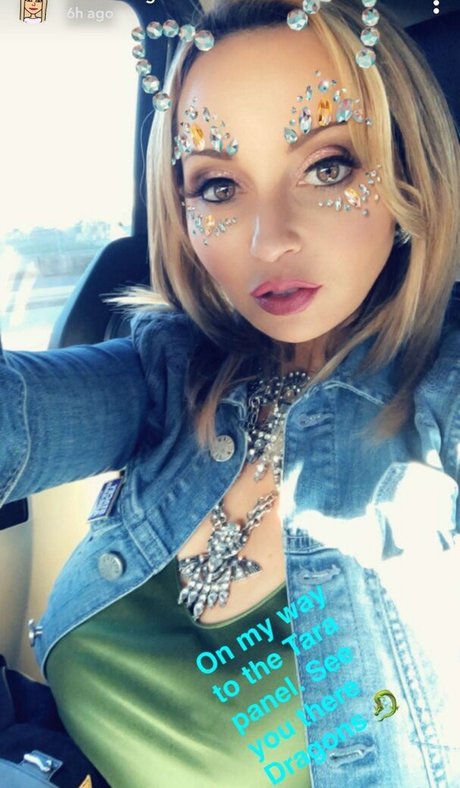 Tara Strong モデル 写真