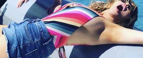 Tara Strong トップモデル アーカイブ