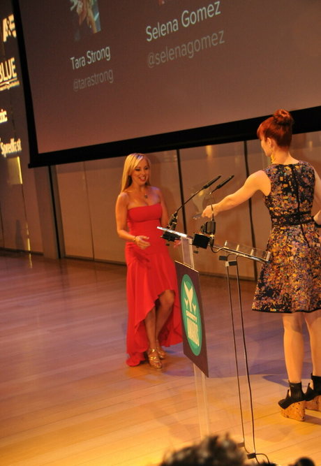 Tara Strong 素敵なスター 画像