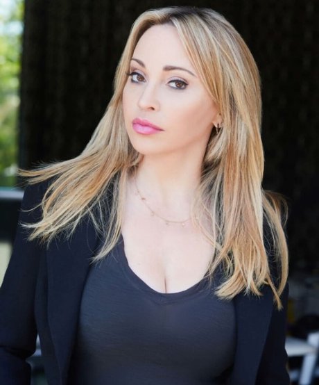 Tara Strong セクシー女優 写真
