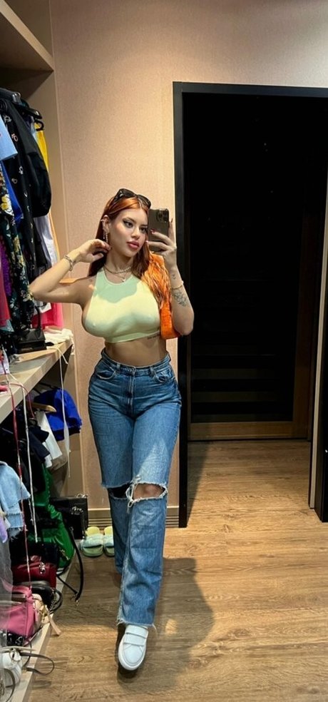 Demet Ozturk ポルノスター 美しい 写真