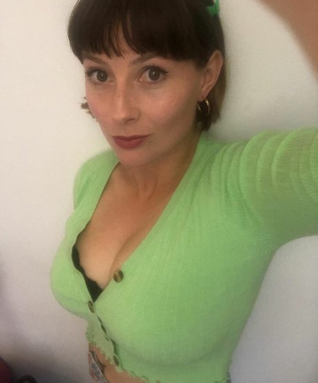 エモヌードオンリーファンズ 無料セックス 写真