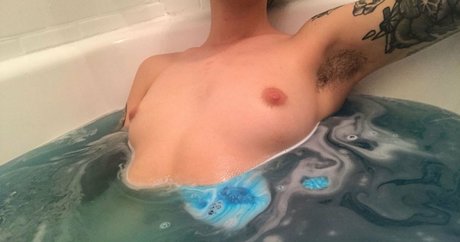 Littlehollybeth 美しいポルノスター 写真