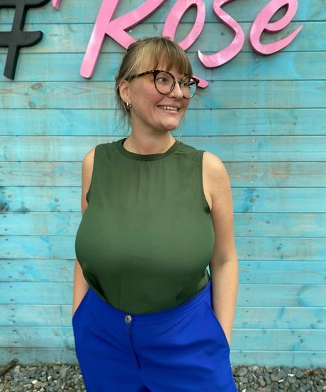 従順なオンリーファンズ パーフェクト 画像