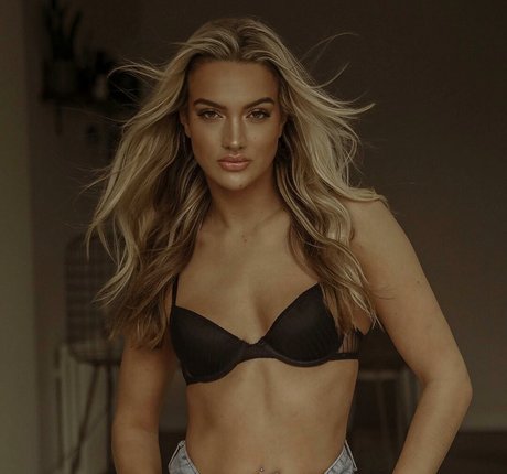 Laura Williams ヌードスター 写真