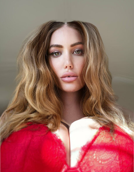 巨乳ストリップオンリーファンズ 素敵 写真