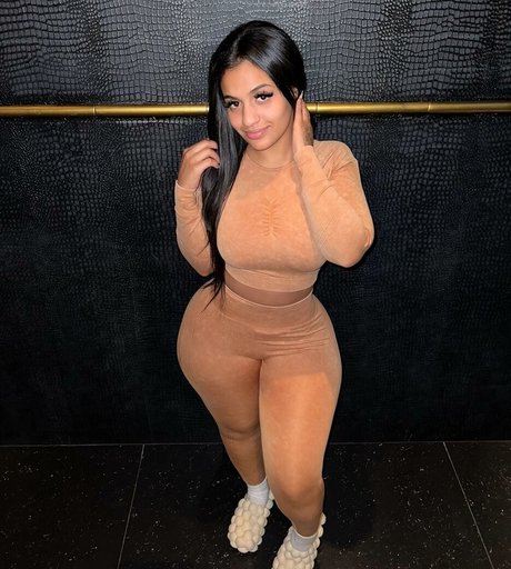 黒檀の厚いオンリーファンズ 無料裸 ギャラリー