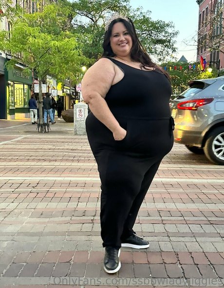 黒檀の偽おっぱいオンリーファンズ 美しい 写真