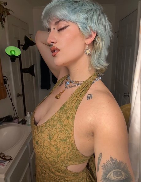 巨乳ストリップオンリーファンズ パーフェクト 画像