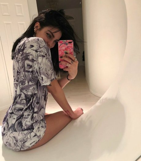 小柄な痴女オンリーファンズ 美しい裸 写真