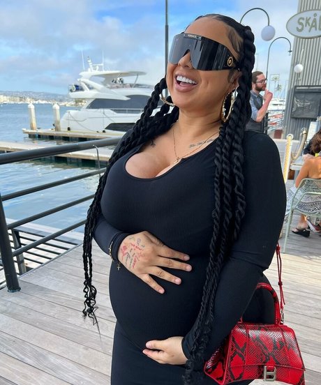 垂れ乳オンリーファンズ xxx 写真