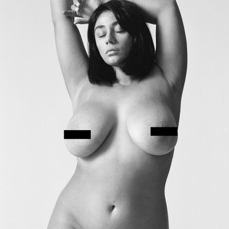 黒い肌のオンリーファンズ 裸 画像