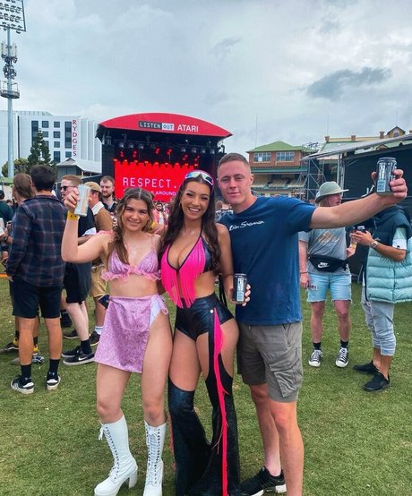 小人ヌードオンリーファンズ 裸 画像