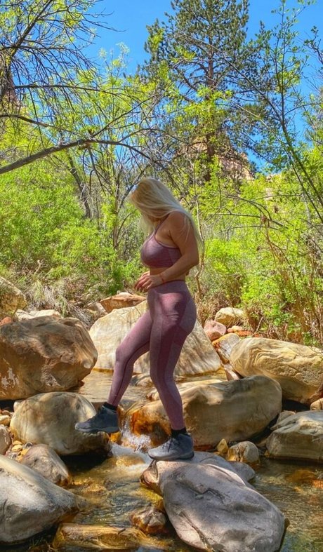 Nicolle A セクシーモデル 写真