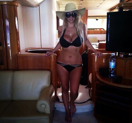 Nicolle A ポルノスター エロティック 画像