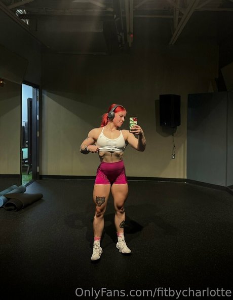 fitbycharlotte ヌードモデル 写真