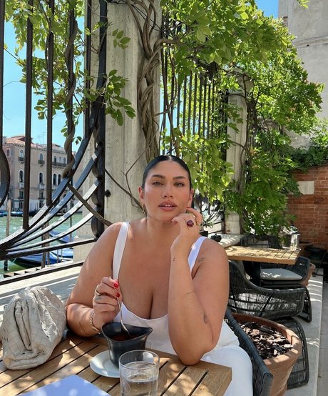 La Tecia Thomas かわいいポルノスター 画像