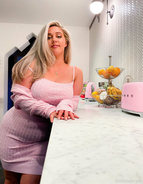 脱衣オンリーファンズ ホットセクシー 写真