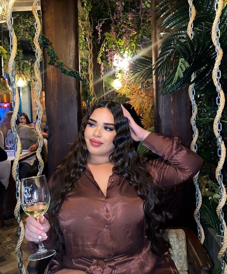 Curvyexoticaa 裸のスター ギャラリー