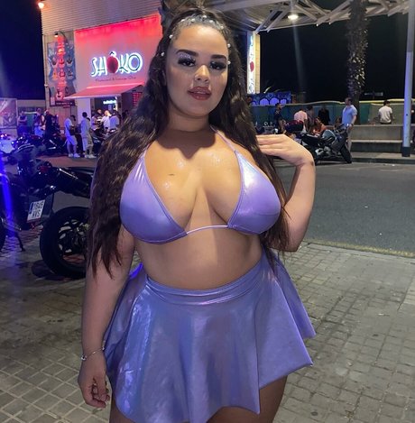 Curvyexoticaa トップポルノスター アーカイブ