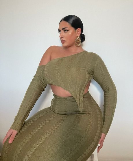 黒檀のアマチュアオンリーファンズ セクシーヌード 写真