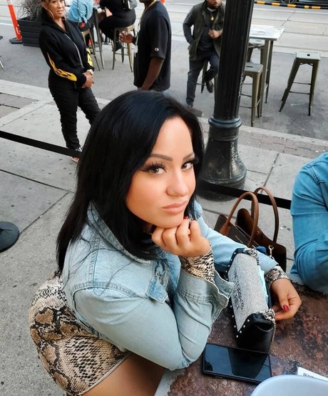 Anjadee top profile image